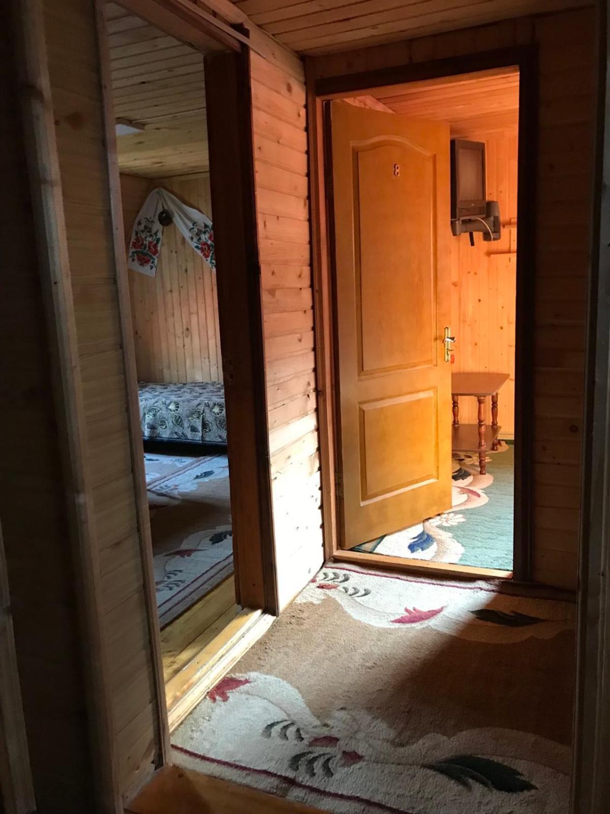 У Олега Hotel Verkhne-Studenyy Luaran gambar