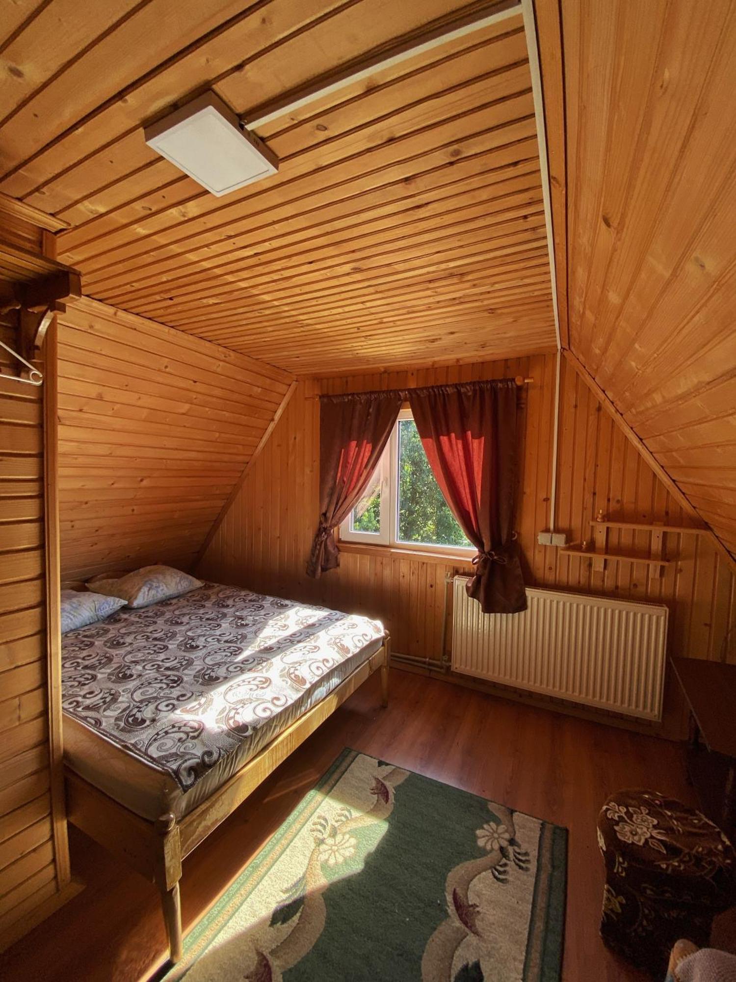 У Олега Hotel Verkhne-Studenyy Luaran gambar